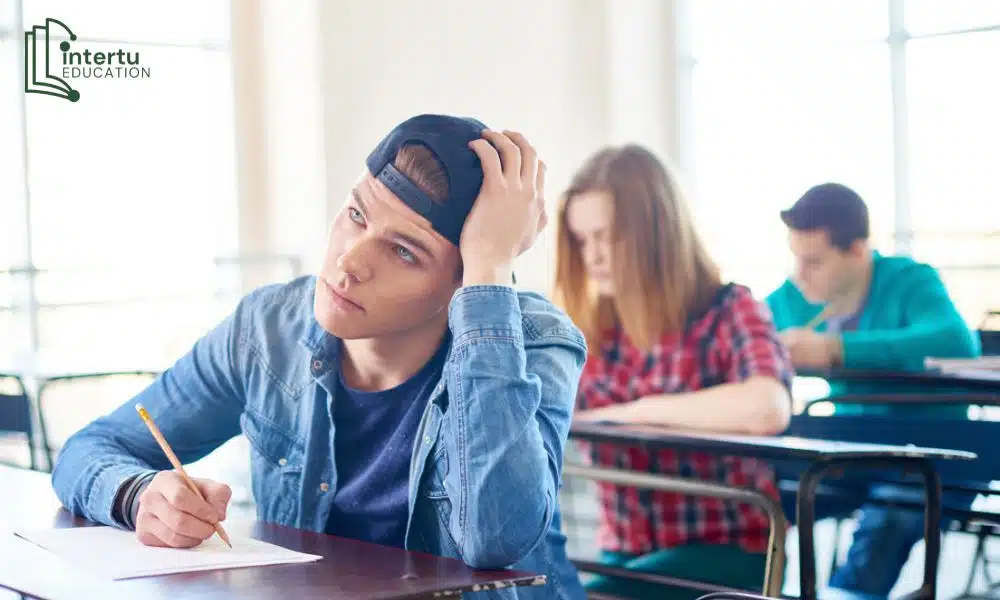 Chỉ học bằng kiến thức cũ, khiến học sinh "lệch pha" và chậm nhịp hơn các bạn